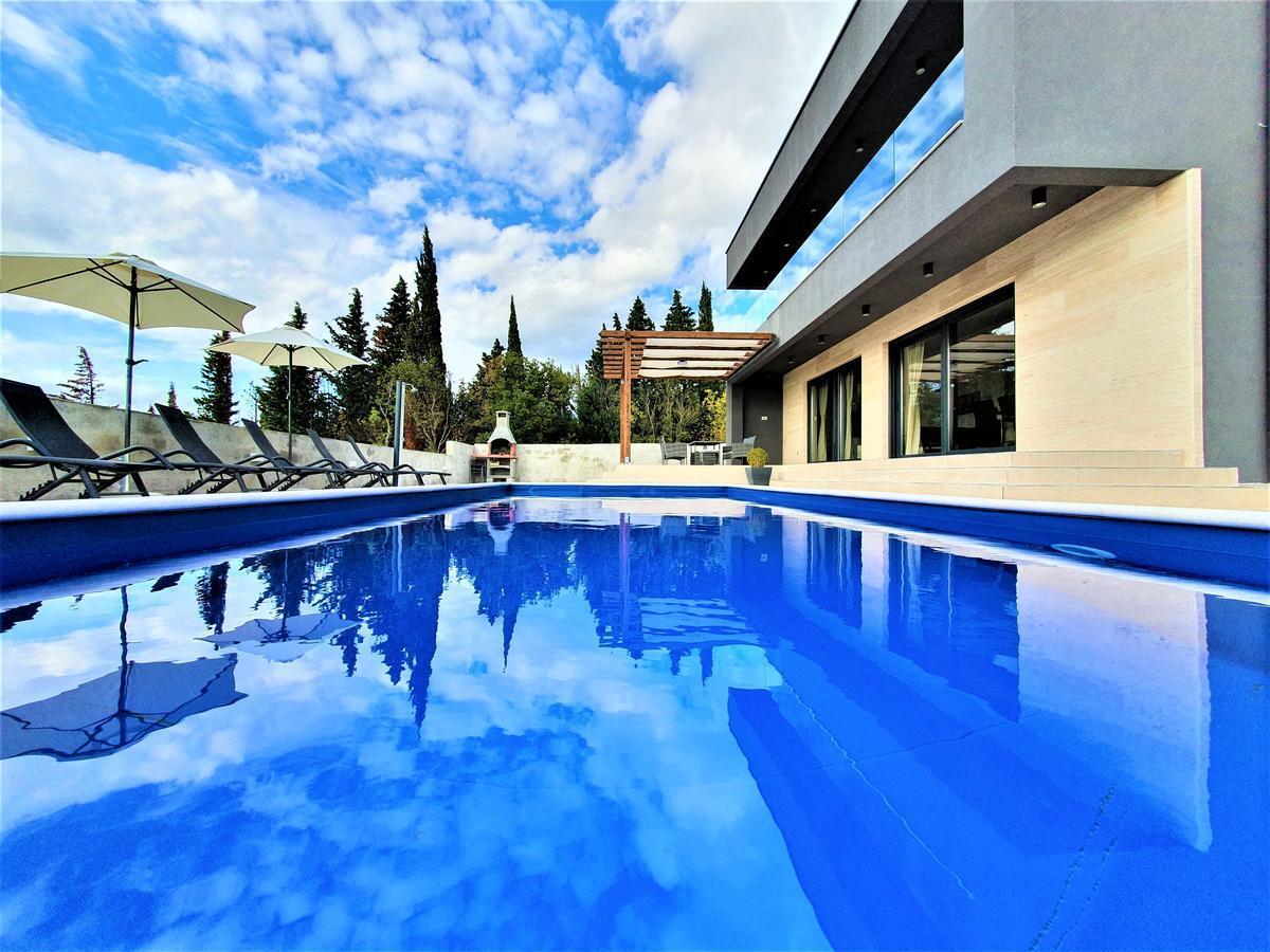 Royal Promons - Heated Pool Villa Starigrad Paklenica Exterior photo